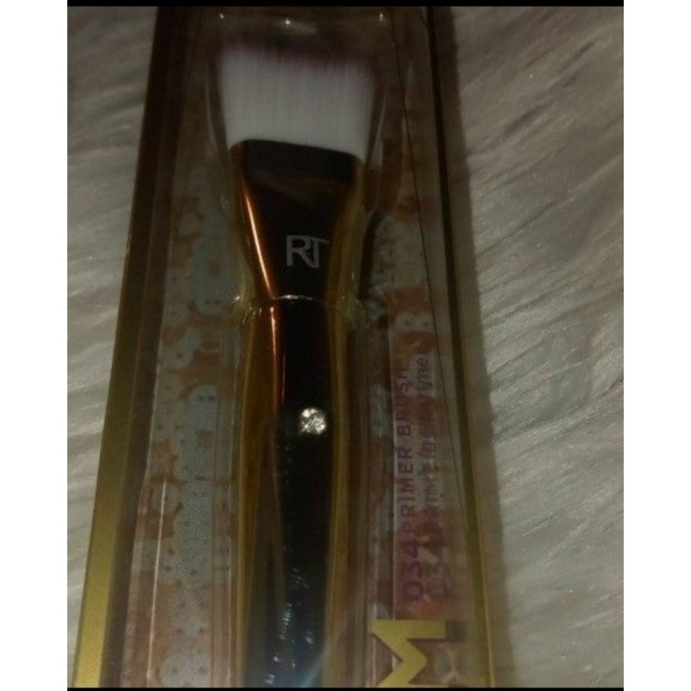 real techniques soft glam primer brush